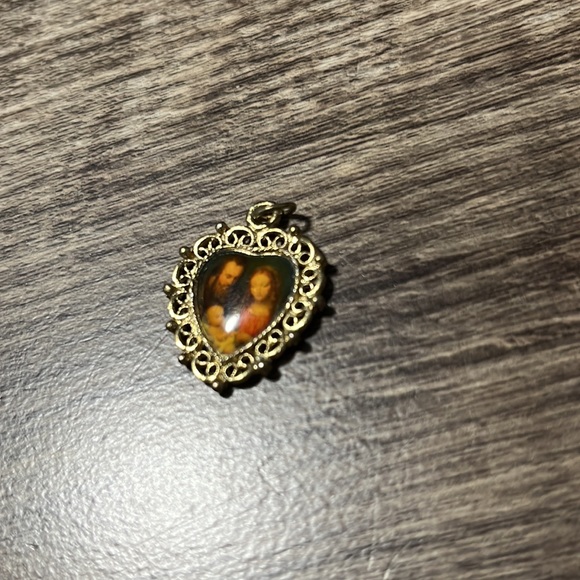🙏🏻 Gold Heart  💛 Pendants- Religious - Picture 3 of 3